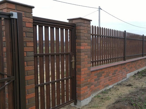 Установка забора из металлоштакетника в Борисове